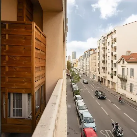 L'escale Lyonnaise * ليون